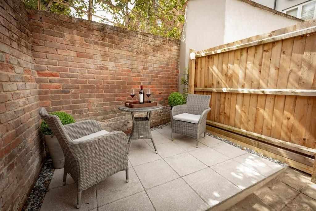 Central Medieval Grid Unique Home With Gated Parking Bury St. Edmunds エクステリア 写真