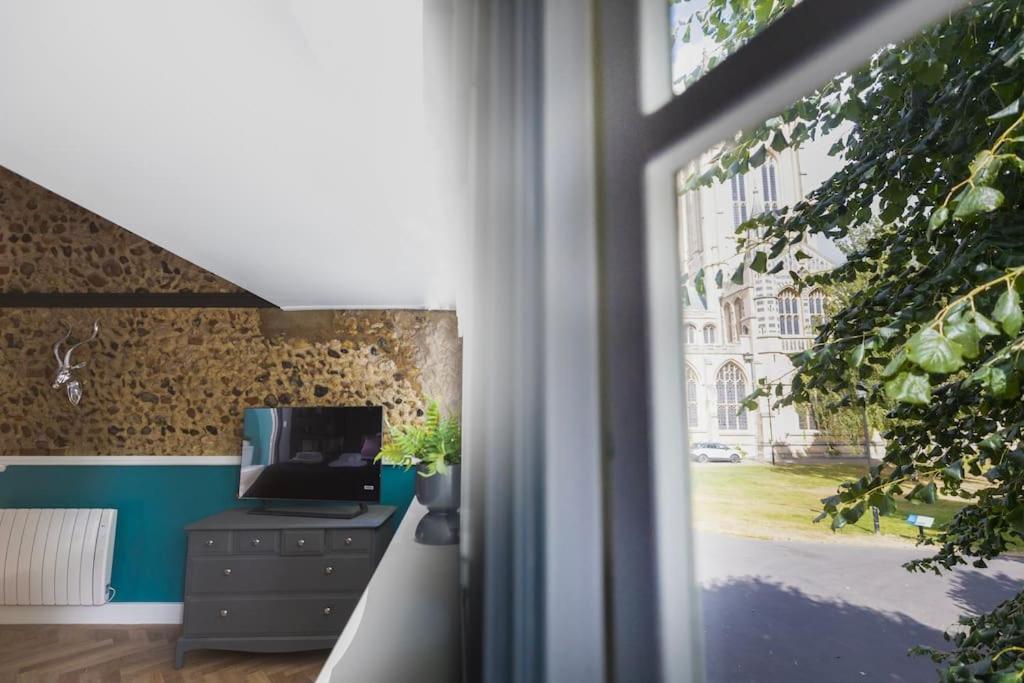 Central Medieval Grid Unique Home With Gated Parking Bury St. Edmunds エクステリア 写真