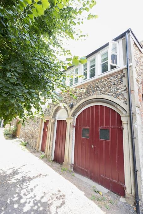 Central Medieval Grid Unique Home With Gated Parking Bury St. Edmunds エクステリア 写真
