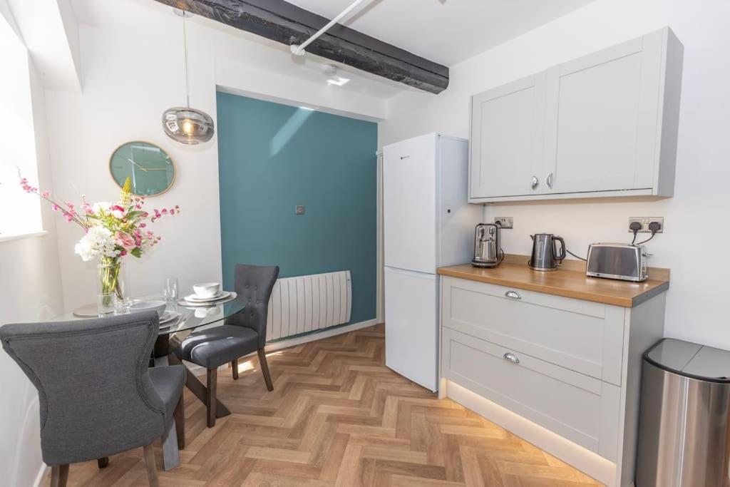 Central Medieval Grid Unique Home With Gated Parking Bury St. Edmunds エクステリア 写真