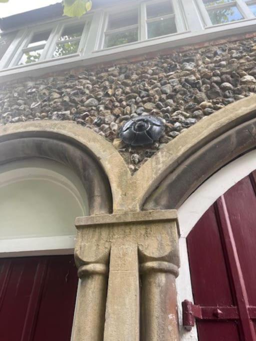 Central Medieval Grid Unique Home With Gated Parking Bury St. Edmunds エクステリア 写真