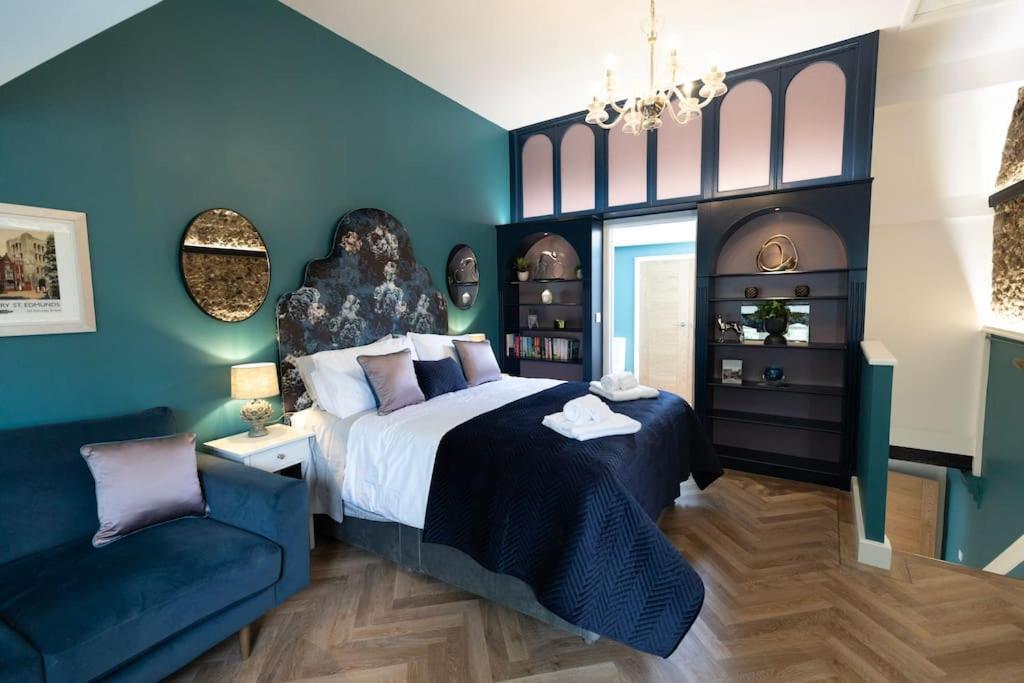 Central Medieval Grid Unique Home With Gated Parking Bury St. Edmunds エクステリア 写真