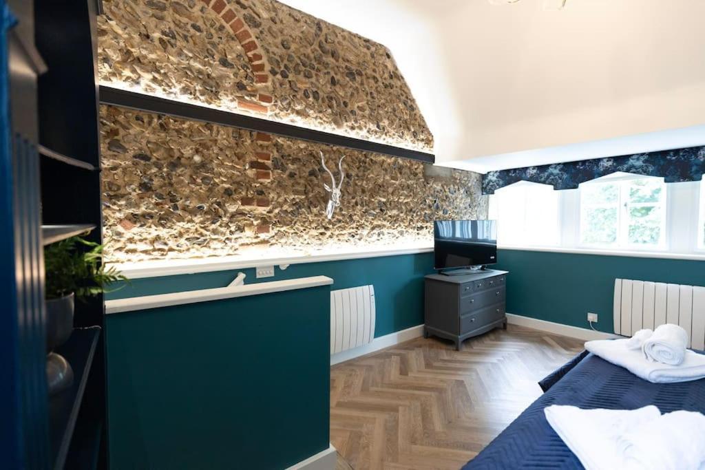 Central Medieval Grid Unique Home With Gated Parking Bury St. Edmunds エクステリア 写真