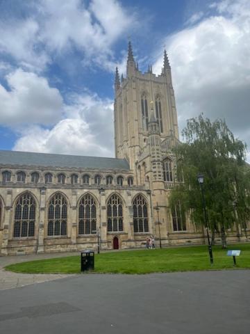 Central Medieval Grid Unique Home With Gated Parking Bury St. Edmunds エクステリア 写真
