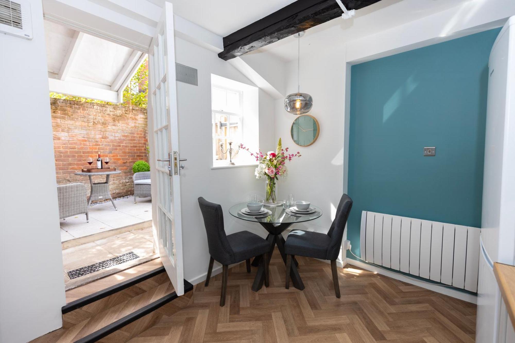 Central Medieval Grid Unique Home With Gated Parking Bury St. Edmunds エクステリア 写真